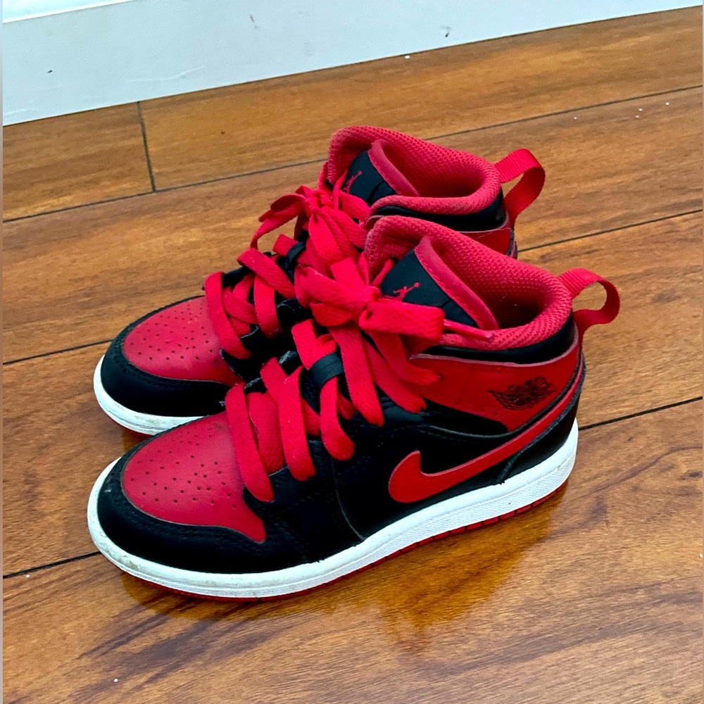 Kids air Jordan’s Nike red and black